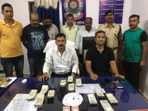  4 व्यक्ति 4 मोबाइल  4 लाख रुपये  के साथ धरे राजिम पुलिस ने 