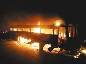 Breaking News : राजधानी व दुबे ट्रेवल्स की बस को नक्सलियों ने लगाई आग -  दंतेवाड़ा से नीरज गुप्ता की रिपोर्ट 
