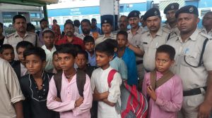 दक्षिण पूर्व मध्य रेलवे रायपुर रेल मंडल के टिकट चेकिंग स्क्वाड की सजगता से बची 13 बच्चों की जान*