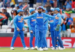 कुलदीप ने भारत को दिलाई 5वीं सफलता, लाहिरू थिरिमाने 53 रन बनाकर हुए आउट