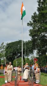 राज्यपाल सुश्री उइके ने राजभवन में किया ध्वजारोहण