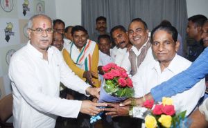 रायपुर : मुख्यमंत्री को छत्तीसगढ़ के 40 समाजों के प्रतिनिधियों ने दी जन्मदिन की बधाई...