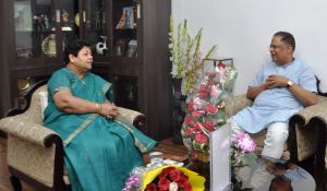 रायपुर : राज्यपाल से पूर्व मंत्री अमर अग्रवाल ने सौजन्य मुलाकात की...