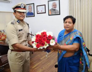 रायपुर : राज्यपाल से रायपुर के वरिष्ठ पुलिस अधीक्षक ने की सौजन्य मुलाकात
