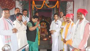 रायपुर : राज्यपाल ने दंतेवाड़ा में माता दंतेश्वरी की पूजा-अर्चना की