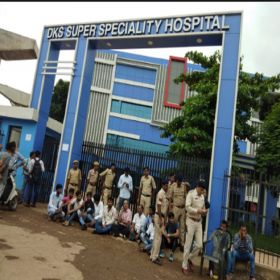 रायपुर : डीकेएस अस्पताल में डाक्टरों की लापरवाही से एक मरीज की मौत...