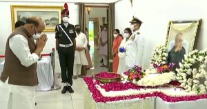 प्रणब मुखर्जी का पार्थिव शरीर उनके आवास पर रखा गया...प्रधानमंत्री नरेंद्र मोदी श्रद्धांजलि देने पहुंचे