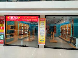 मॉल में खुली शराब की पहली दुकान-नई नीति के तहत दुकान खोलने की मंजूरी