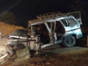CHHATTISGARH: भीषण सड़क हादसा: ट्रक ने बोलेरो को मारी टक्कर, दो कारोबारियों की दर्दनाक मौत