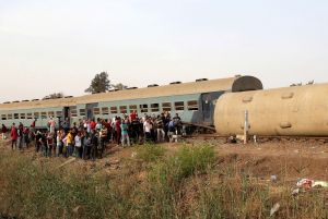 BIG BREAKING : पटरी से उतरी ट्रेन, 11 लोगों की मौत, 98 घायल, देखें तस्वीर