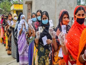 Election update : पश्चिम बंगाल में छठे चरण की वोटिंग जारी, अब तक 57 फीसदी मतदान