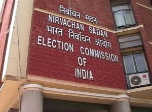 West Bengal Elections: चुनाव आयोग की बड़ी कार्रवाई, कोविड नियमों के उल्लंघन में 13 उम्मीदवारों के खिलाफ केस दर्ज