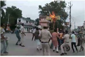 Ambikapur: विधायक बृहस्पति सिंह के आपत्तिजनक बयान पर भाजपा जनजाति मोर्चा के कार्यकर्ताओं का विरोध, दी ये नसीहत
