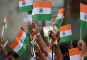Independence Day 2021: इस बार 15 अगस्त पर नहीं बिकेंगे प्लास्टिक से बने झंडे...केंद्र सरकार ने इस वजह से लगाई रोक