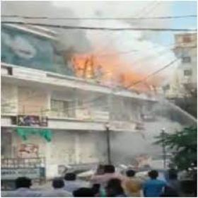 गुजरात: पटाखे की दुकान में आग लगने से 7 बाइक और एक कार जलकर खाक...देखें भयावह नजारा 
