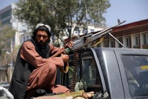 Taliban Updates: ‘बंदूक के बल पर तालिबानी लूट रहे हैं कार,सोना, पैसा’, भारत पहुंचे अफगान सांसद रो पड़े..!