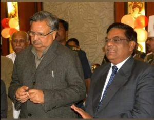 पूर्व सीएम रमन सिंह और पन्नालाल के बीच रिश्ता क्या कहलाता है? - कांग्रेस ने जारी की फोटो 