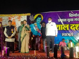 बुराई पर अच्छाई की जीत का पर्व है दशहरा  -खरोरा में आयोजित विशाल दशहरा महोत्सव में शामिल हुई--धरसीवा विधायक अनिता योगेंद्र शर्मा