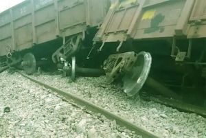 छत्तीसगढ़. में डिरेल हुई मालगाड़ी, कई वैगन पलटे, दुर्ग- अंबिकापुर एक्सप्रेस ट्रेन हुई बाधित