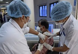 भारतीय वैक्सीन पर सवाल उठाने वाले लोगों को मिला करारा जवाब, इन 96 देशों ने दी कोविशील्ड और कोवैक्सीन को मान्यता
