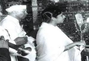 जब लता दीदी के गाने सुनकर रोए थे जवाहरलाल नेहरू, जानिए उनकी जिंदगी से जुड़े अनसुने किस्से
