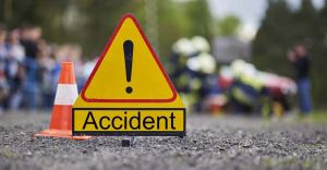 CG Accident News: तेज़ रफ़्तार हाइवा वाहन ने स्कूटी को मारी ठोकर, 1 की मौत, 2 घायल