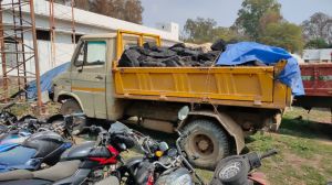खनिज विभाग की ताबड़तोड़ कार्यवाही से कोयला माफिया सकते में, एक ट्रक सहित एक मिनी ट्रक में कोयला भरी गाड़ियों को पकड़ा