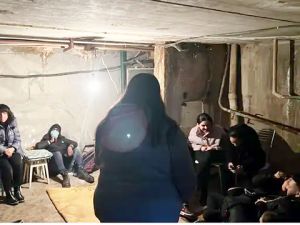 बंकर में रह रहे, रात में बिजली नहीं और इंटरनेट पर भी आफत, यूक्रेन में भारतीय छात्र लगा रहे गुहार