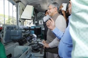 रेल मंत्री अश्विनी वैष्णव ने आज कवच सुरक्षा तकनीक का सफल परीक्षण किया