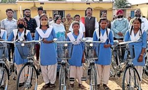 कन्या शाला स्कूल मे  सरस्वती योजना के तहत स्कूली छात्राओं को सायकल वितरण किया गया  --प्रदेश प्रवक्ता /प्रदेश महामंत्री - ए दास साहू  