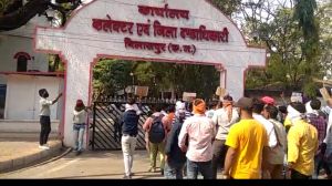 Bilaspur: बिजली विभाग के संविदा कर्मचारियों ने रैली निकाली