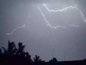 कहर बनकर आई आंधी-तूफान और बारिश, बिजली गिरने से 33 लोगों की मौत, पीएम मोदी ने जताया दुख