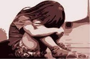 रात में 8 वर्षीय मासूम को घर से उठा ले गया दरिंदा, किया बलात्कार