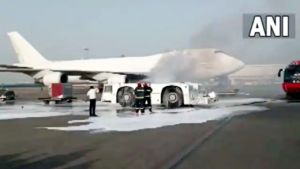 दिल्ली एयरपोर्ट बड़ा हादसा टला, विमानों के पास पुशबैक वाहन में आग लगने से मचा हड़कंप