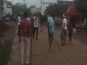 छत्तीसगढ़ के कवर्धा जिले में दो पक्षों के बीच खूनी संघर्ष, लाठी-डंडे, बांस और सब्बल से हमला…14 लोग घायल