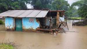 दो दिनों की बारिश में दर्जनों गांवों का जिला मुख्यालय से टूटा संपर्क