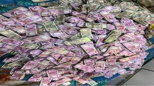  भ्रष्टाचारियों - रिश्वतखोरों के लिए 2000 के नोट वरदान साबित हुए - प्रधानमंत्री नरेंद्र मोदी को पाती 