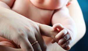 अब जन्म के बाद शिशु की मौत पर महिला कर्मचारी को मिलेगी 60 दिन की मैटरनिटी लीव, केंद्र सरकार ने लिया फैसला