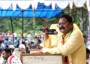 अम्बिकापुर : खाद्य मंत्री अमरजीत भगत ने करमा नर्तक दलों का बढ़ाया मनोबल
