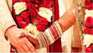 OMG : शादी के 8 साल बाद महिला के सामने खुला बड़ा राज, उसका पति पहले हुआ करता था महिला