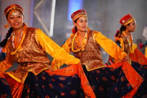 राजस्थान के कलारों ने प्रस्तुत किया गैर-घूमरा नृत्य