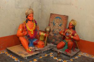 मुख्यमंत्री  भूपेश बघेल ने प्राचीन हनुमान मंदिर और सांई मंदिर में की पूजा अर्चना