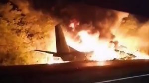 Plane Crash : टेकआफ के दौरान विमान हुआ दुर्घटना का शिकार, आठ लोगों की दर्दनाक मौत…