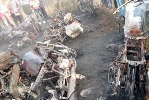 CG NEWS : आर्केस्ट्रा के दौरान लगी भीषण आग,12 वाहन जल कर हुई खाक