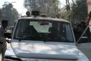 CG NEWS : मुख्यमंत्री भूपेश बघेल के कार्यक्रम में ड्यूटी करने जा रहे पुलिसकर्मियों के वाहन में लगी आग