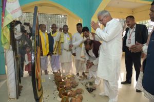  मुख्यमंत्री श्री बघेल ने आदिवासी समाज के देवता बड़ा देव की पूजा की