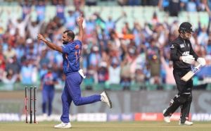 IND Vs NZ Match : भारत की शानदार शुरुआत, गेंदबाजों ने झटके 5 विकेट, न्यूजीलैंड की टीम दबाव में