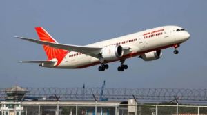 Emergency Landing: अमेरिका से दिल्ली आ रही एयर इंडिया फ्लाइट की इमरजेंसी लैंडिंग, सवार थे 300 यात्री