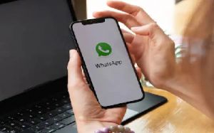 Whatsapp App: UPI एप ही नहीं बल्कि व्हाट्सएप से भी चेक कर सकते हैं अपना बैंक बैलेंस, एक क्लिक में जानें आसान तरीका