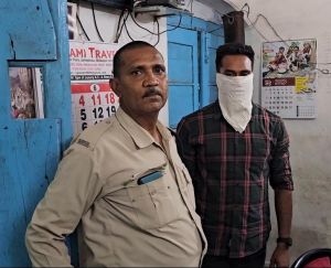 महिला अपराध में बिलासपुर सिविललाइन पुलिस ने आरोपी अजय यादव आरक्षक को अयोध्या (up)से  किया गिरफ्तार